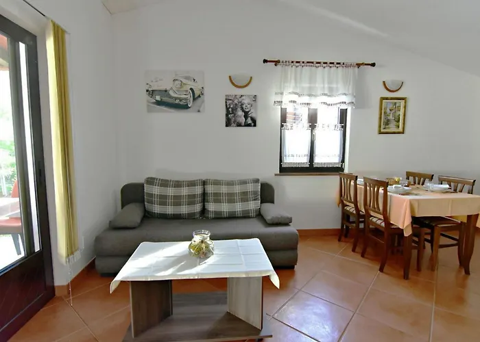 Apartment Garden In Umag